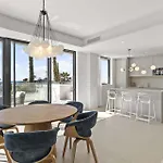 Vivi Homes - Sunrise Pool, Sauna, Gym, Terrace & Sea View